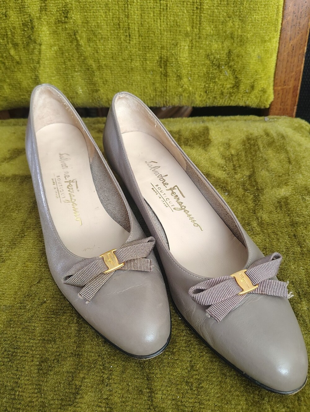 Vintage Salvatore Ferragamo Taupe Leather Bow Kitten Heels